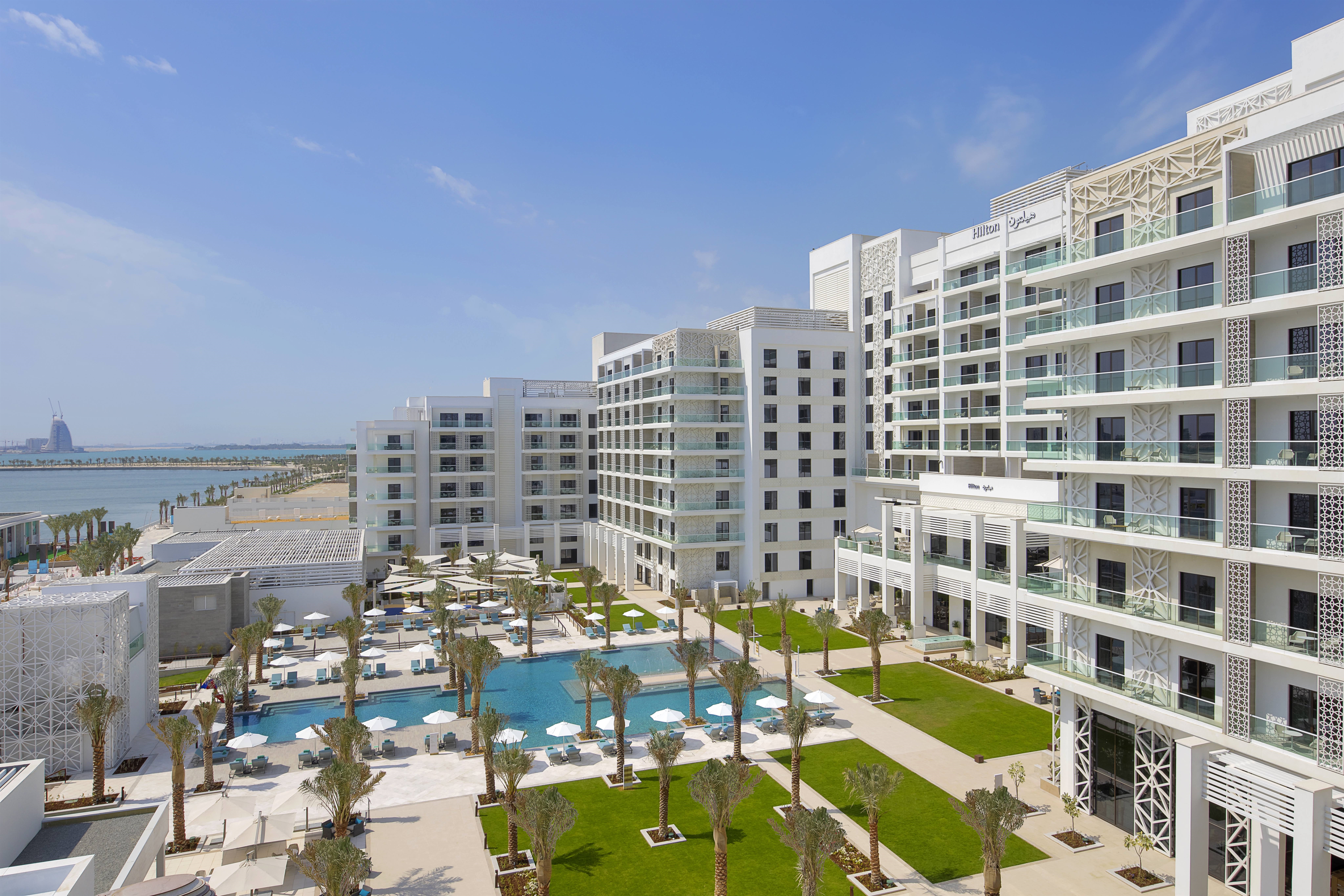 8. Seguite le corse di F1™ gustando il vostro brunch nel W Abu Dhabi - Yas Island