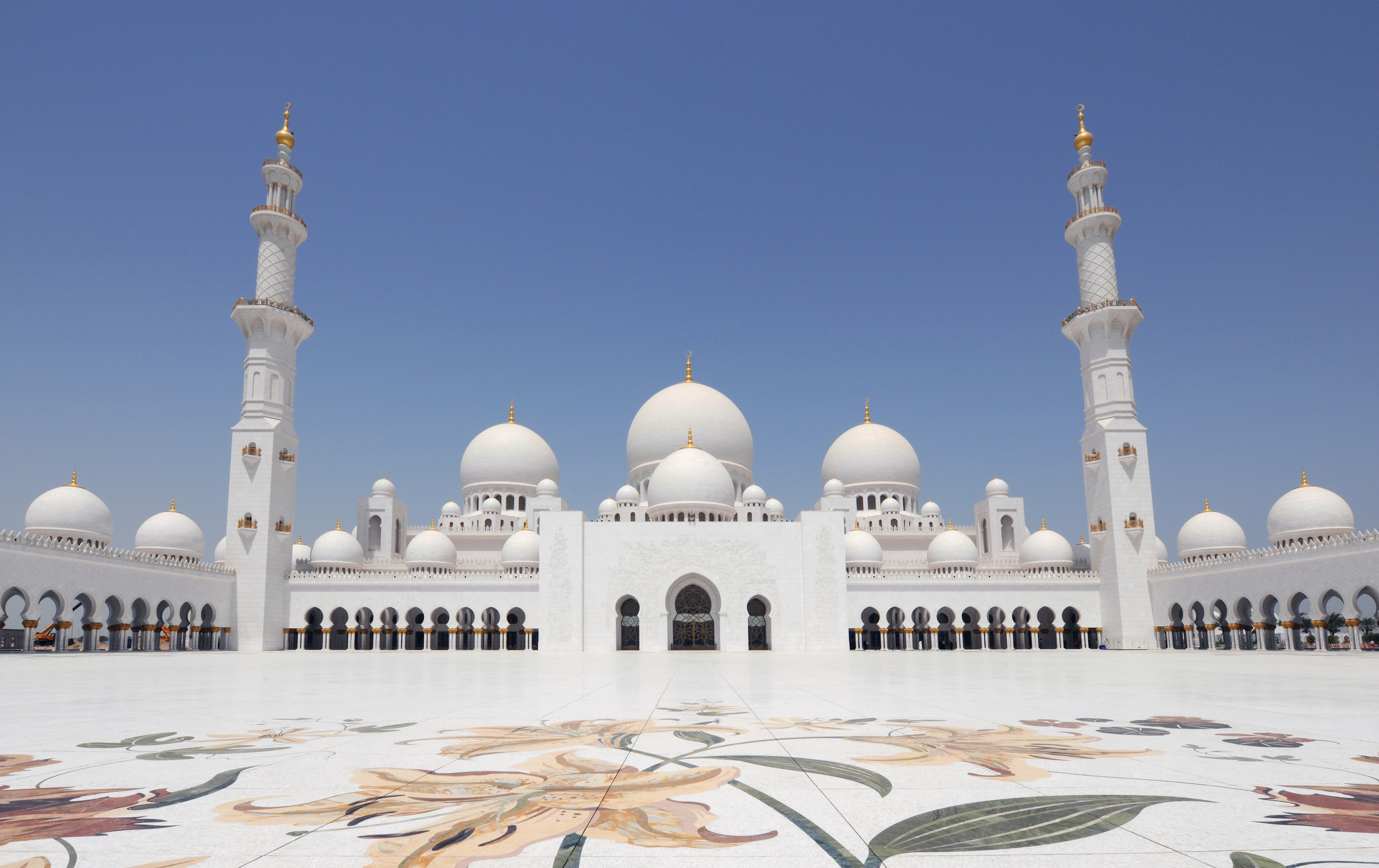 Visitate la Grande Moschea dello Sceicco Zayed